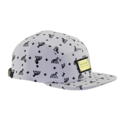 Chapeau de camp imprimé en PU à 5 panneaux avec logo de badge métallique et sangle en cuir