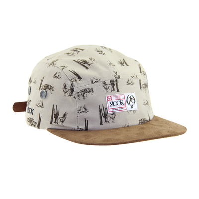 Des casquettes de camping à 5 panneaux avec couronne d'impression par sublimation et bande de cuir