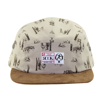 Des casquettes de camping à 5 panneaux avec couronne d'impression par sublimation et bande de cuir
